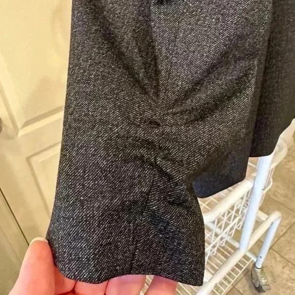 Kasper Blazer charcoal gray in size M.  Roached sleeves, zipper pockets‌‌‌‌ - Picture 5 of 7